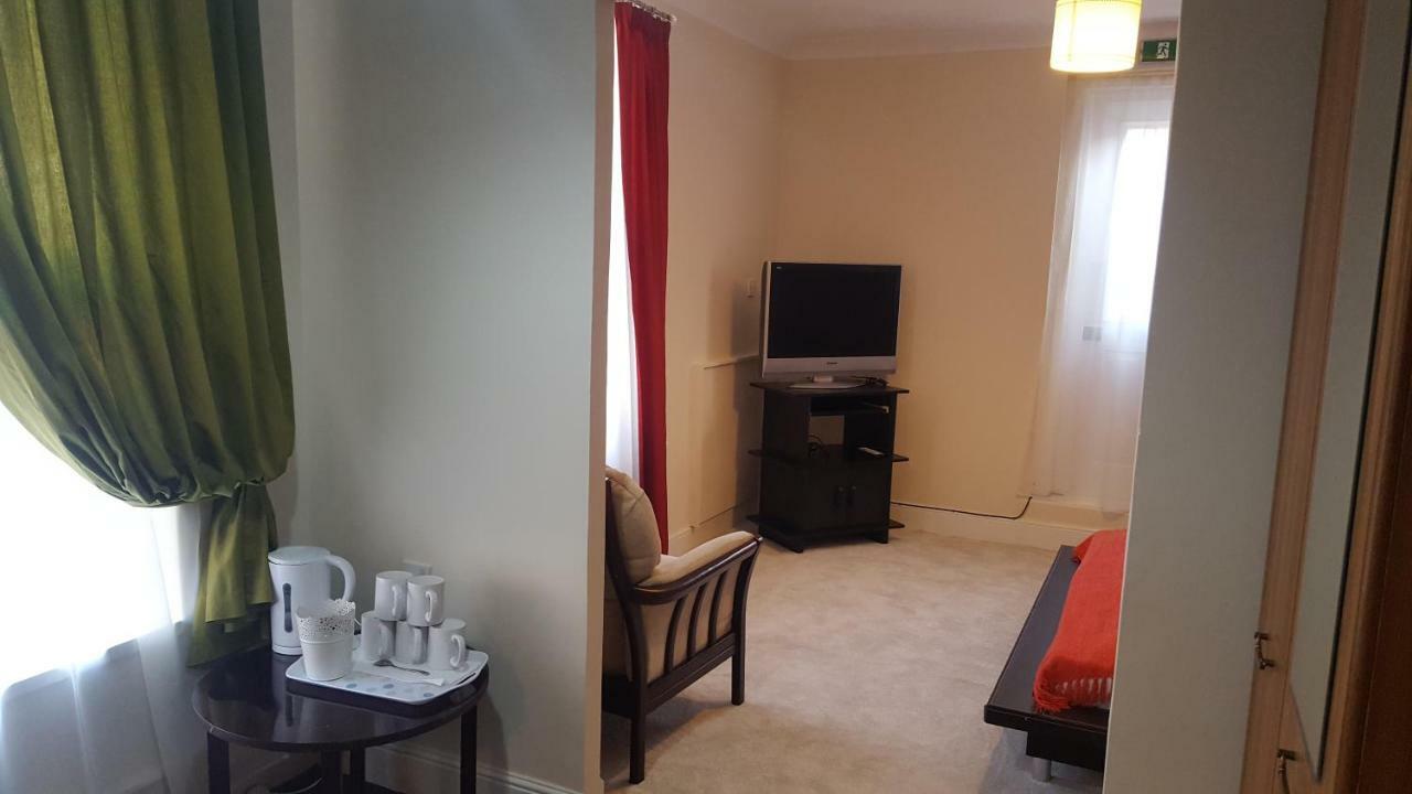 The Clarence 3*